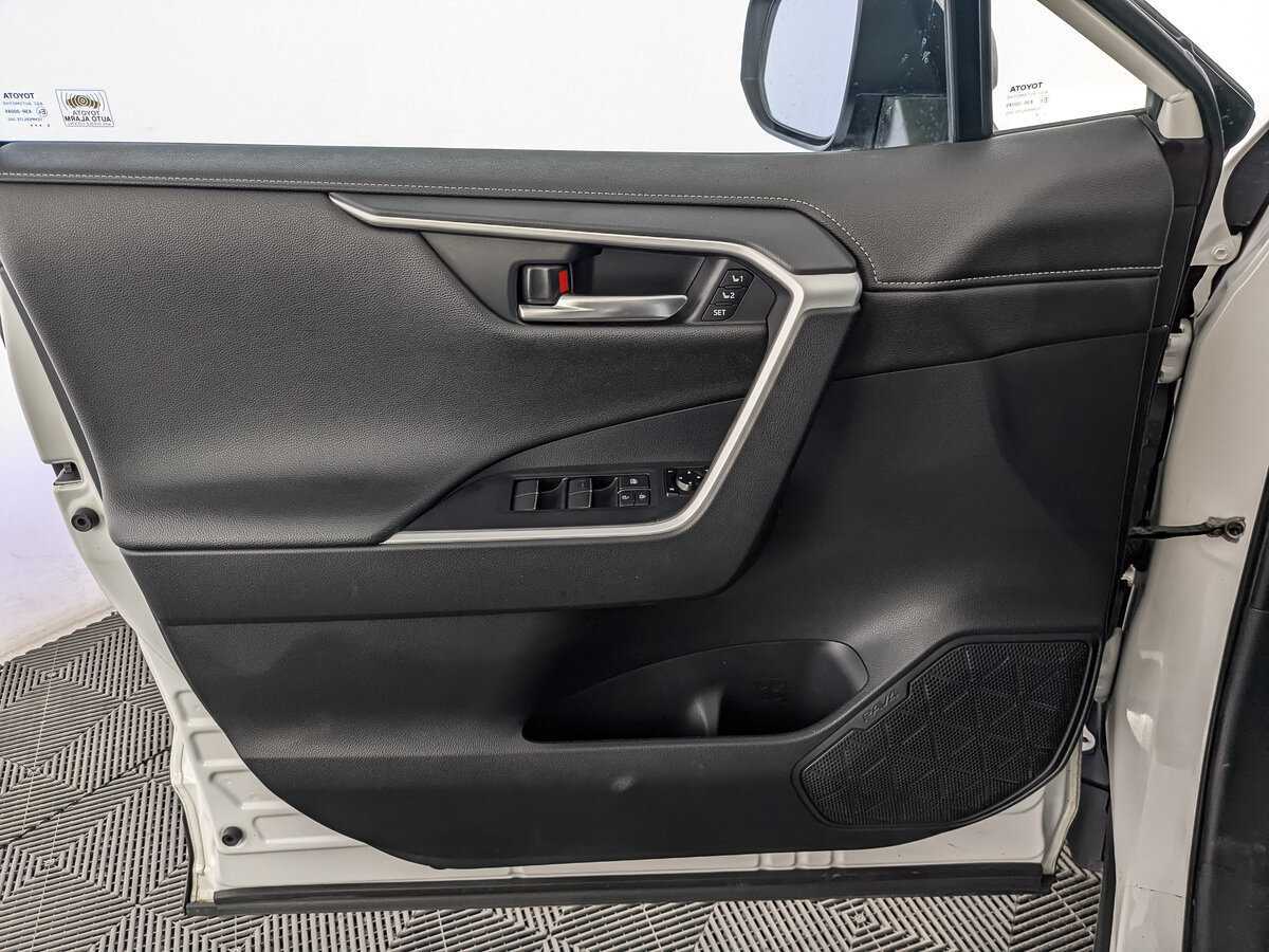 Toyota RAV4 2019 года с пробегом. Фото: #18