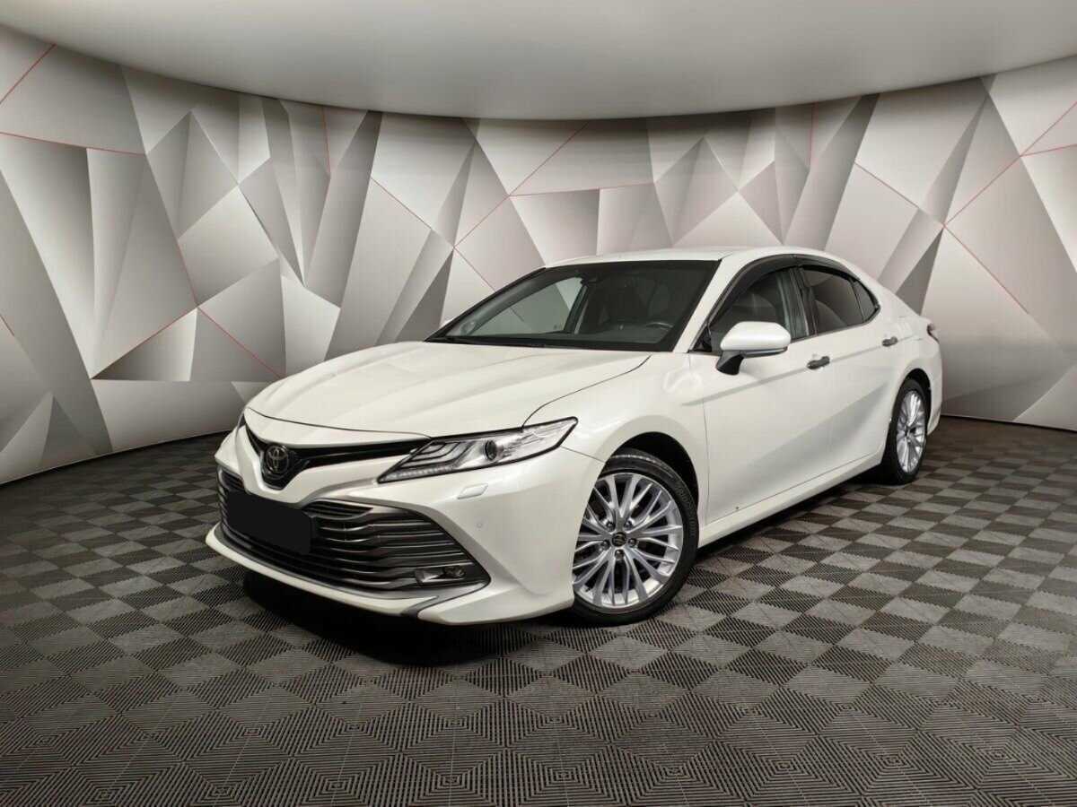 Toyota Camry 2020 года с пробегом. Посмотреть фото
