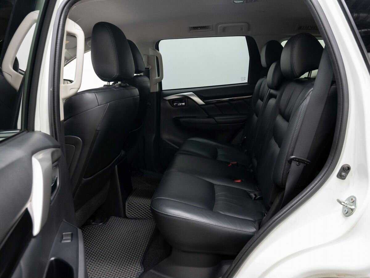 Mitsubishi Pajero Sport 2017 года с пробегом. Фото: #8