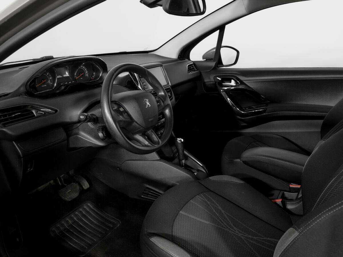 Peugeot 208 2013 года с пробегом. Фото: #14