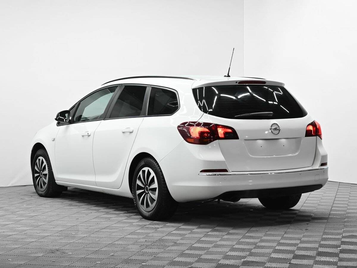 Opel Astra 2012 года с пробегом. Фото: #2