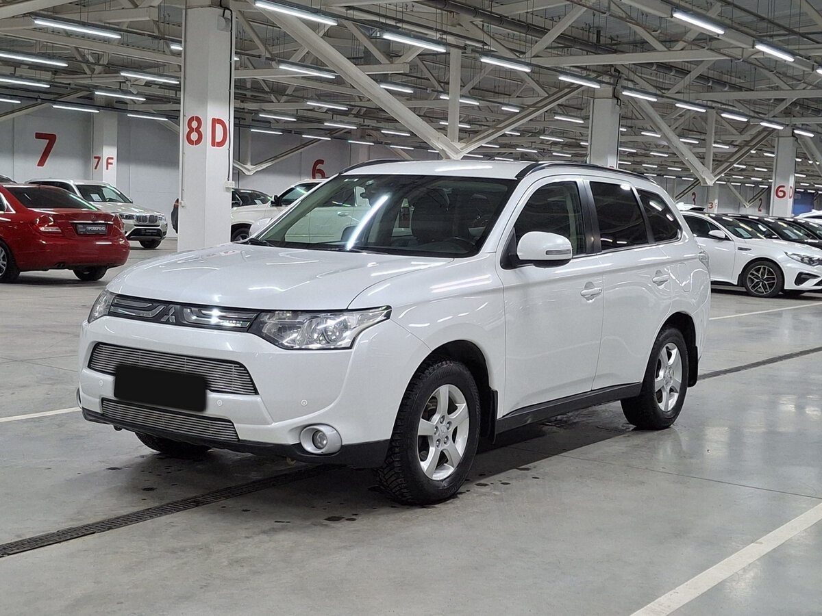 Mitsubishi Outlander 2013 года с пробегом. Посмотреть фото
