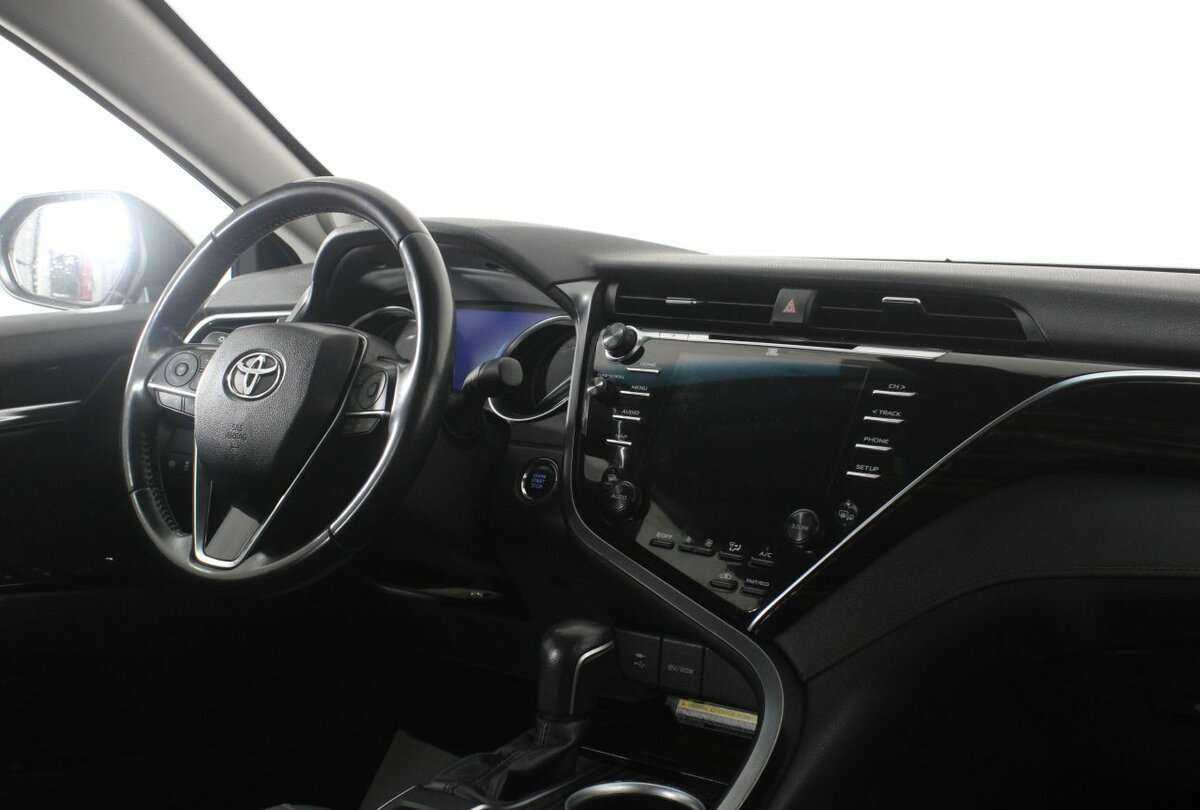 Toyota Camry 2020 года с пробегом. Фото: #8