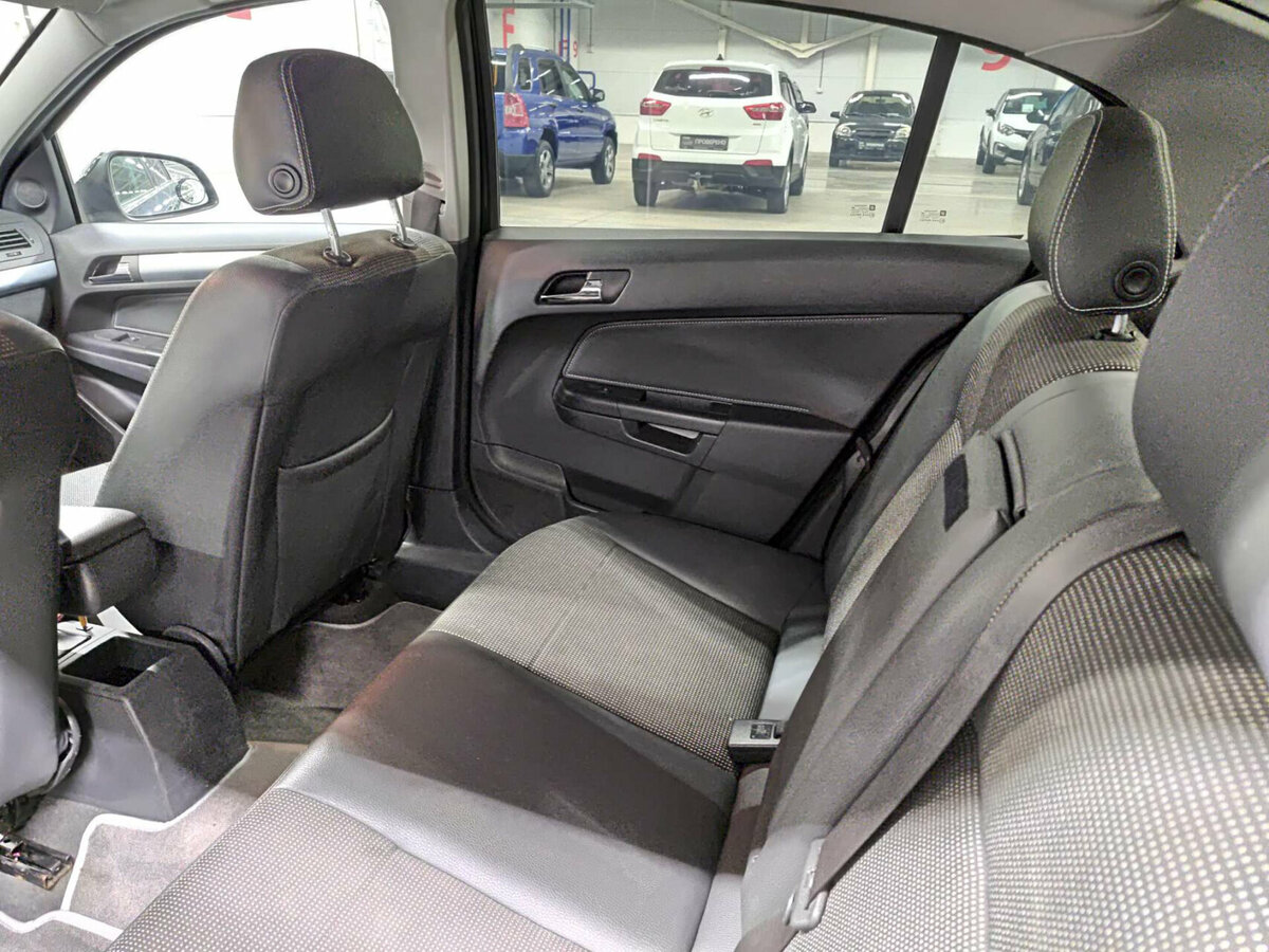 Opel Astra 2012 года с пробегом. Фото: #10
