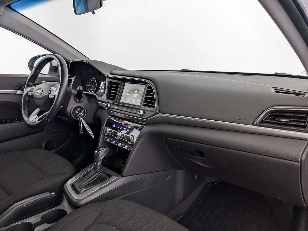 Hyundai Elantra 2020 года с пробегом. Фото: #18