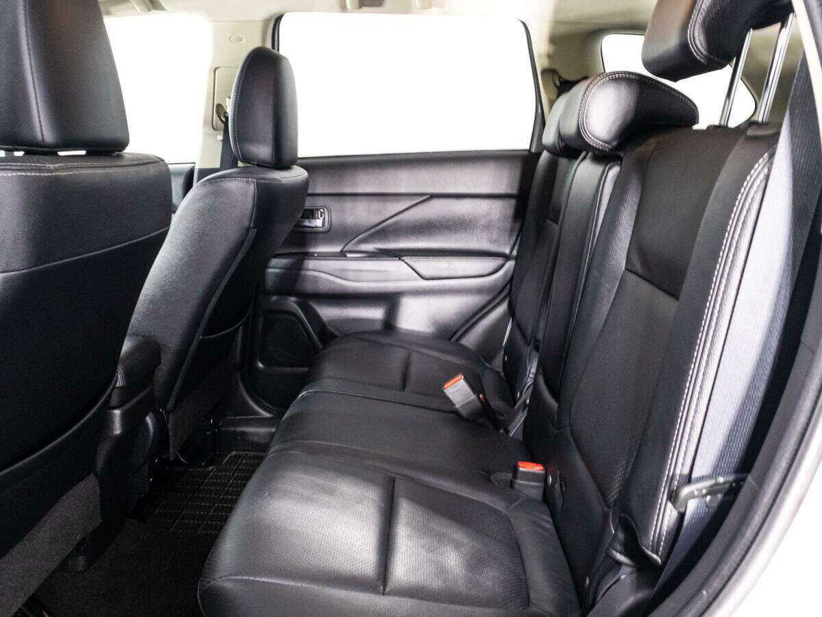 Mitsubishi Outlander 2017 года с пробегом. Фото: #9