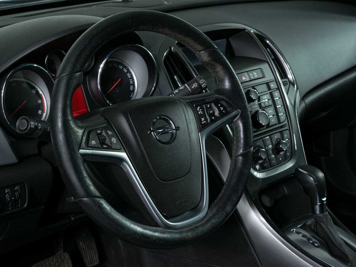 Opel Astra 2013 года с пробегом. Фото: #12