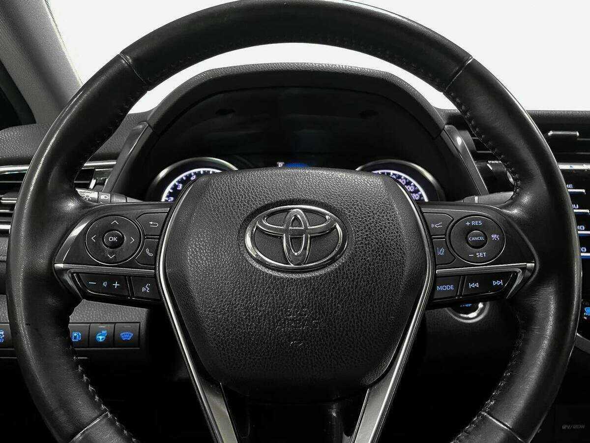 Toyota Camry 2018 года с пробегом. Фото: #12