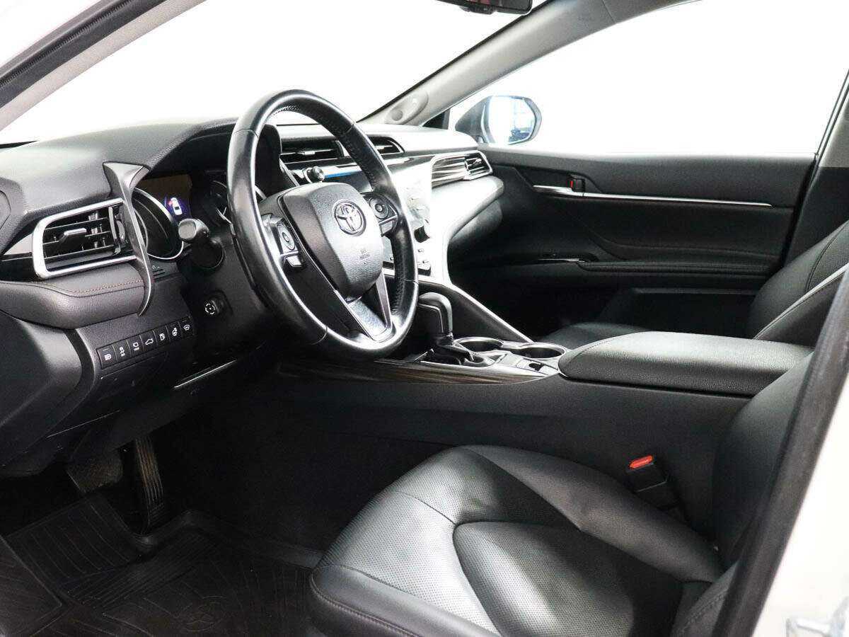 Toyota Camry 2018 года с пробегом. Фото: #7
