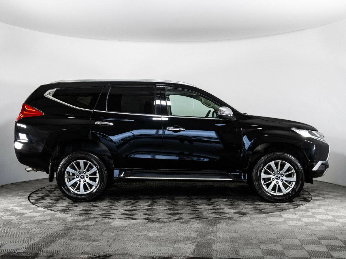 Mitsubishi Pajero Sport 2018 года с пробегом. Фото: #3