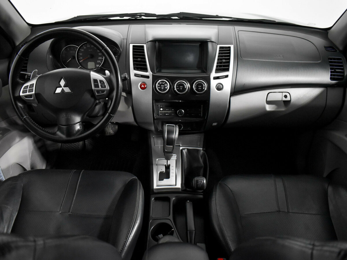 Mitsubishi Pajero Sport 2013 года с пробегом. Фото: #11