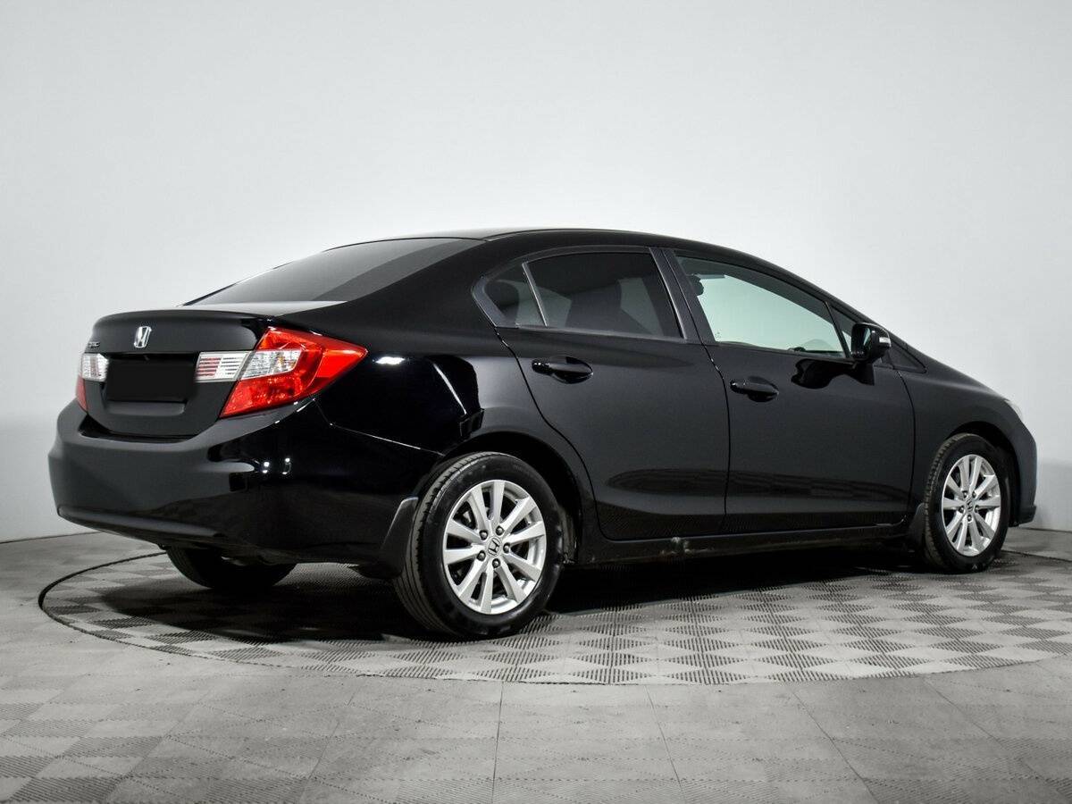 Honda Civic 2012 года с пробегом. Фото: #5