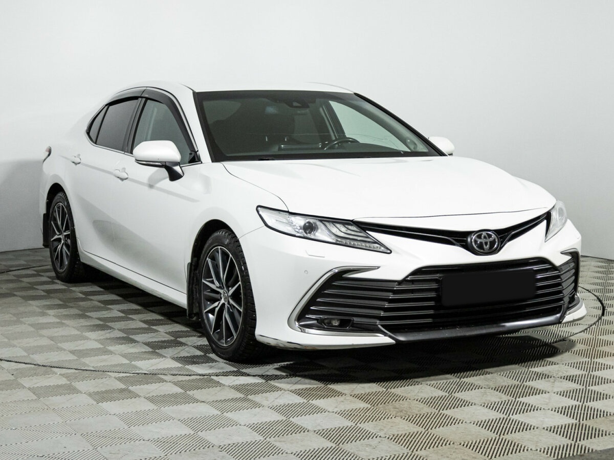 Toyota Camry 2021 года с пробегом. Фото: #2
