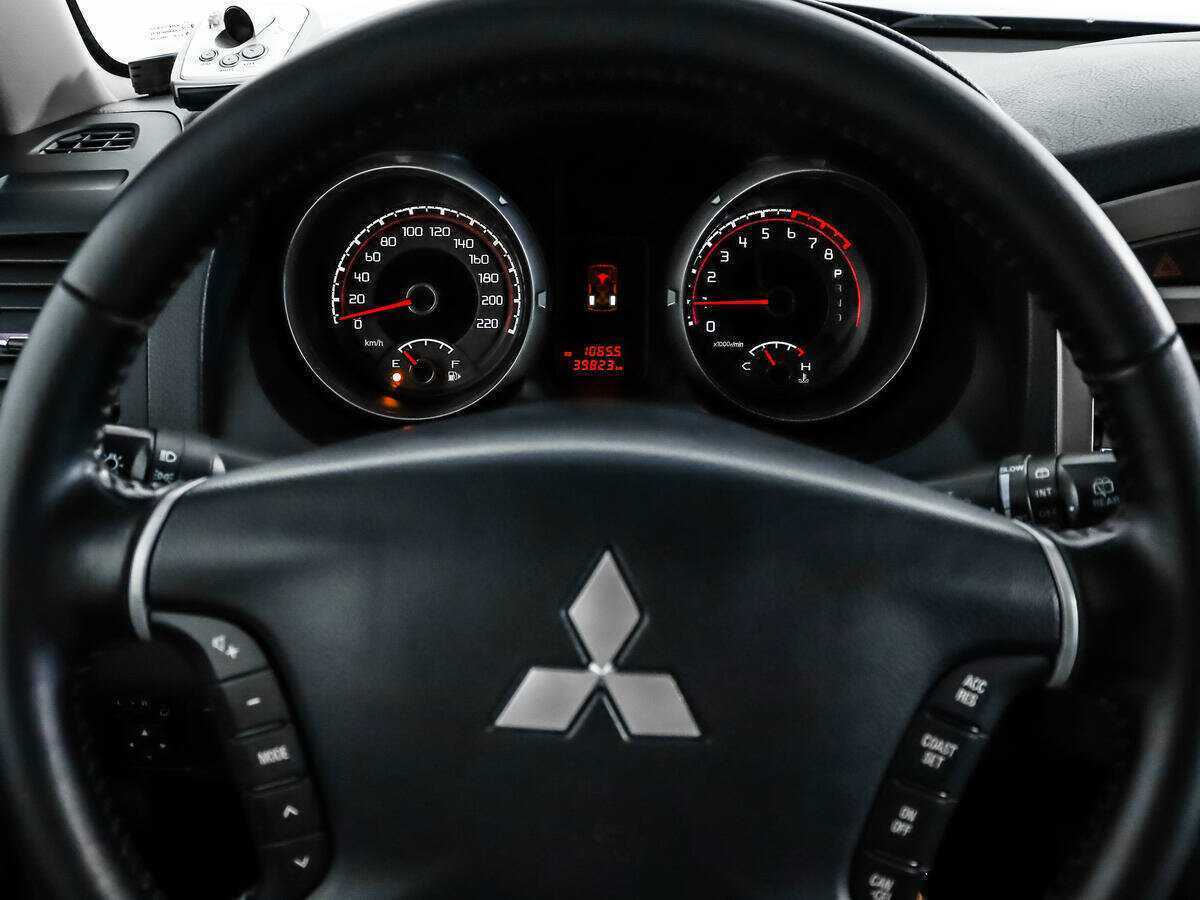 Mitsubishi Pajero 2015 года с пробегом. Фото: #17