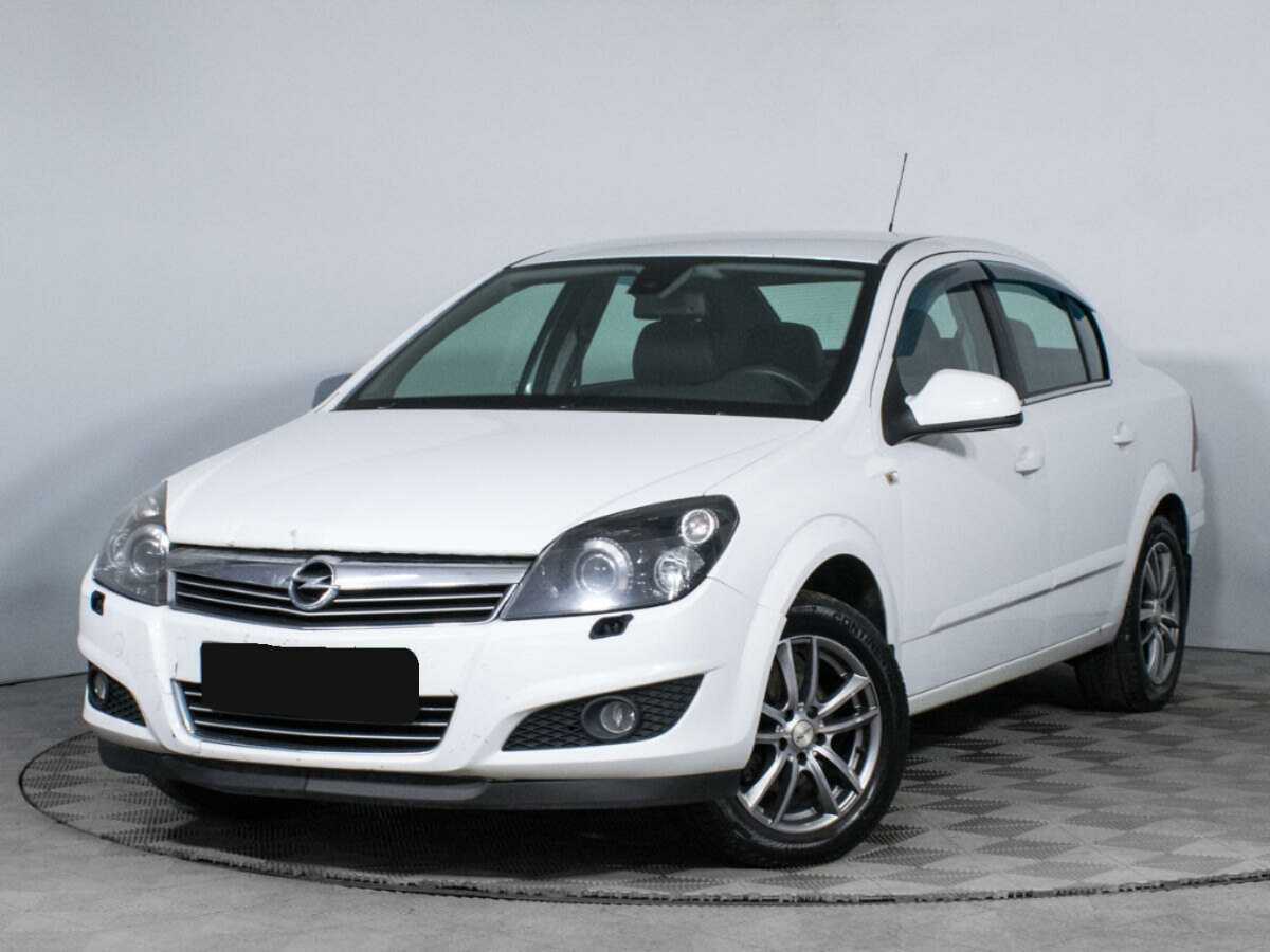 Opel Astra 2014 года с пробегом. Посмотреть фото