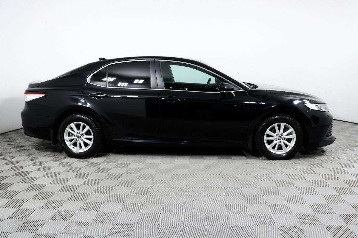 Toyota Camry 2019 года с пробегом. Фото: #2