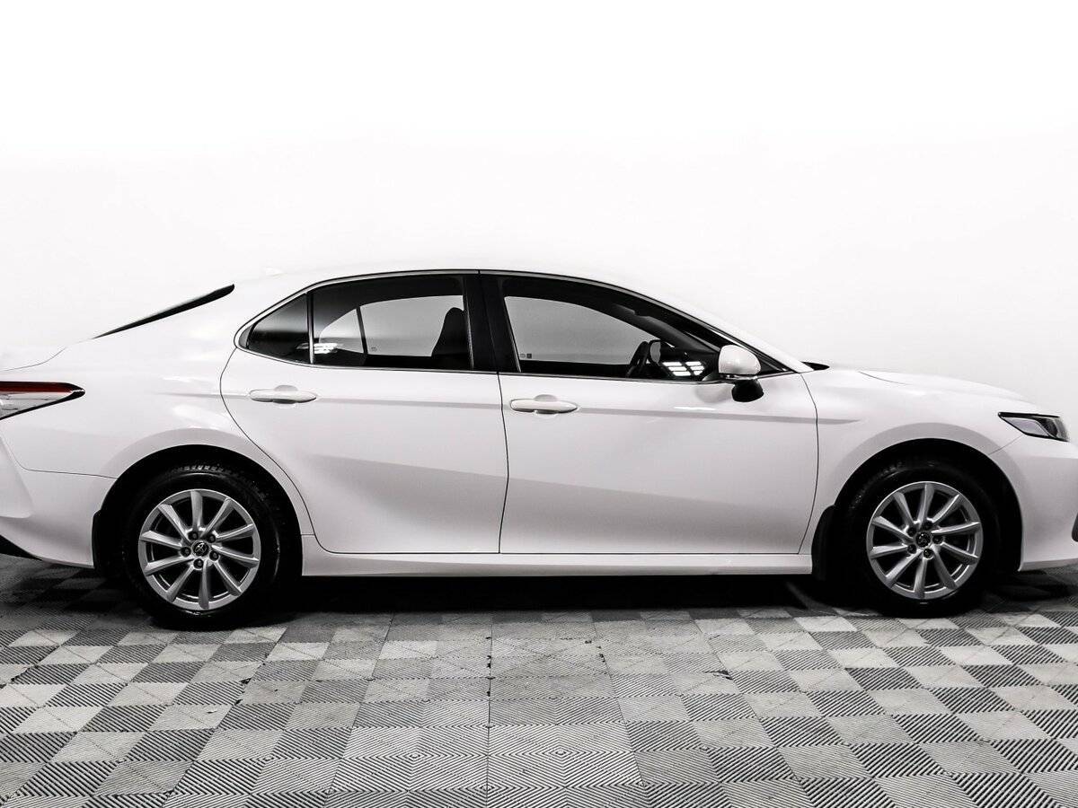 Toyota Camry 2021 года с пробегом. Фото: #3