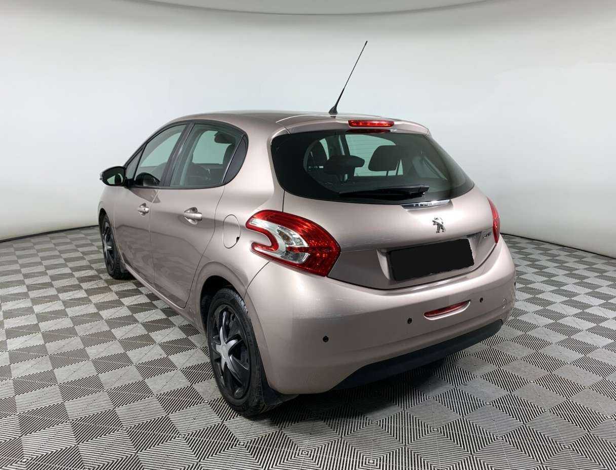 Peugeot 208 2013 года с пробегом. Фото: #6