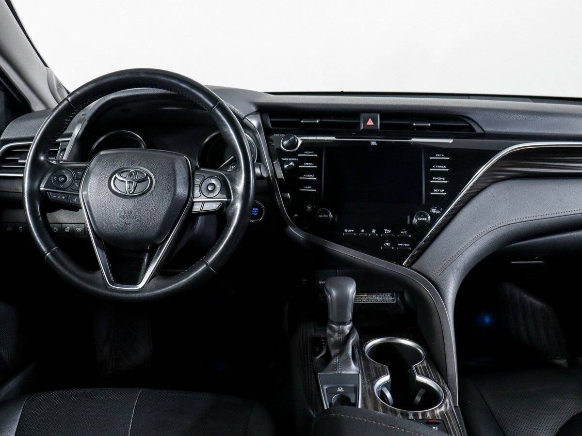 Toyota Camry 2018 года с пробегом. Фото: #11