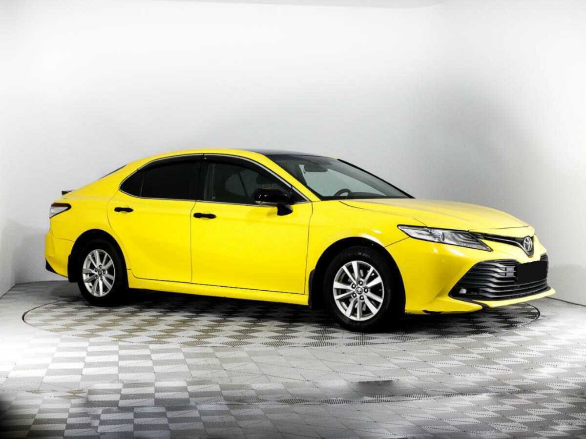 Toyota Camry 2021 года с пробегом. Фото: #2