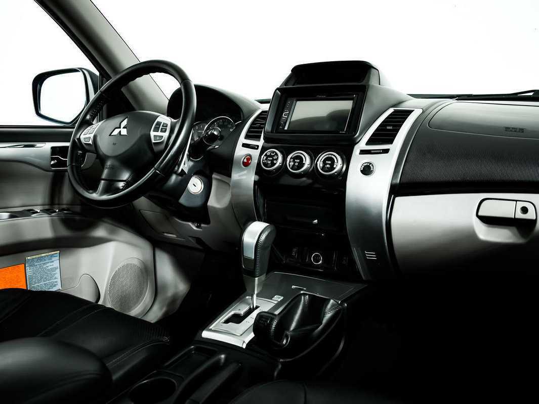 Mitsubishi Pajero Sport 2014 года с пробегом. Фото: #8