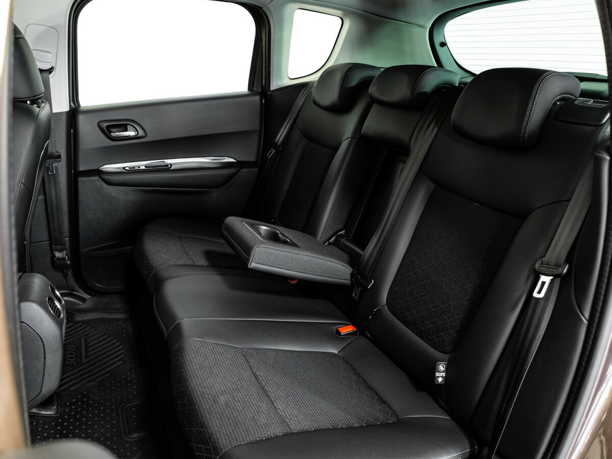 Peugeot 3008 2014 года с пробегом. Фото: #14