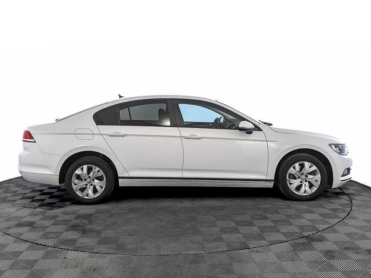 Volkswagen Passat 2017 года с пробегом. Фото: #3