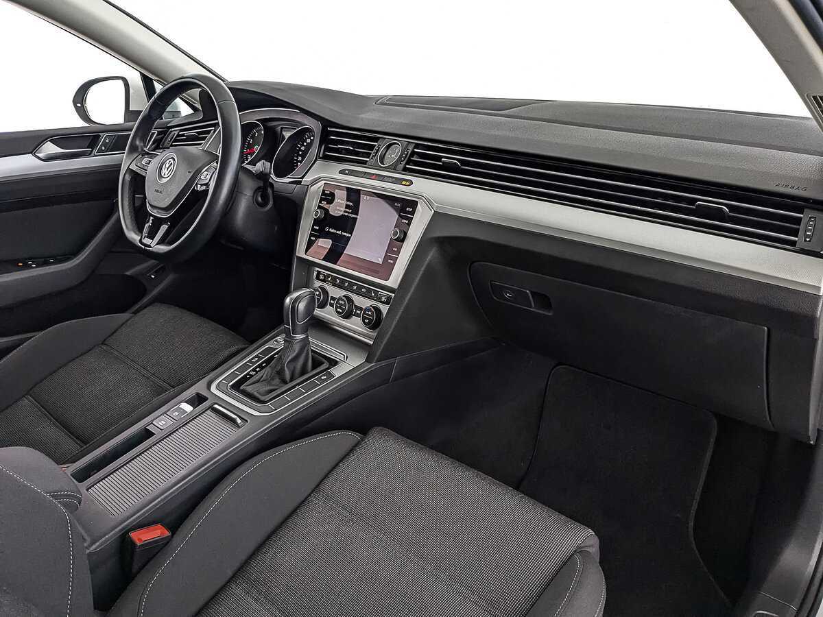Volkswagen Passat 2019 года с пробегом. Фото: #12