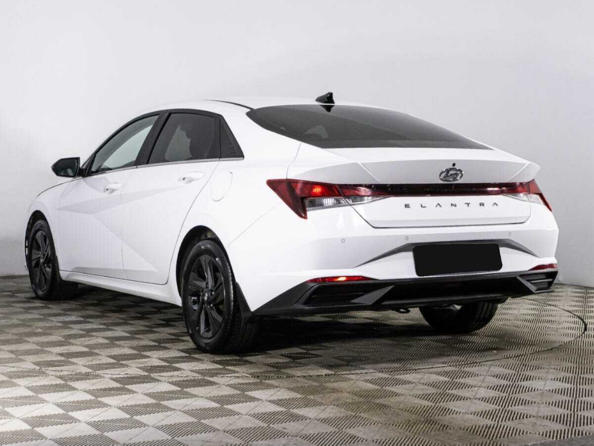 Hyundai Elantra 2021 года с пробегом. Фото: #6