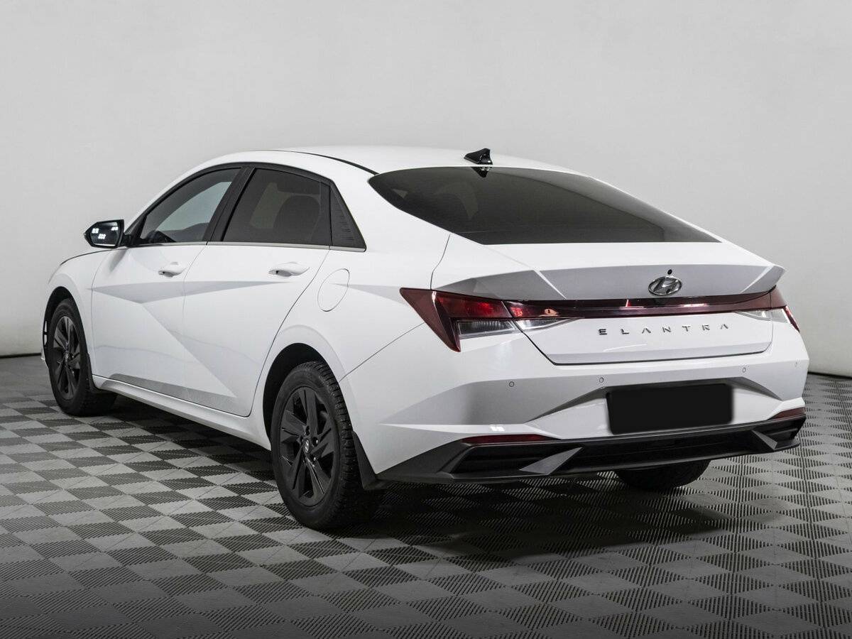 Hyundai Elantra 2021 года с пробегом. Фото: #6
