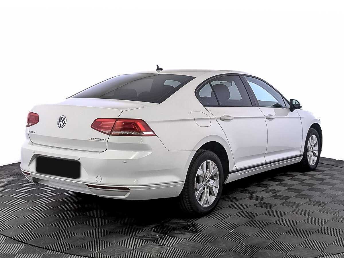 Volkswagen Passat 2017 года с пробегом. Фото: #4