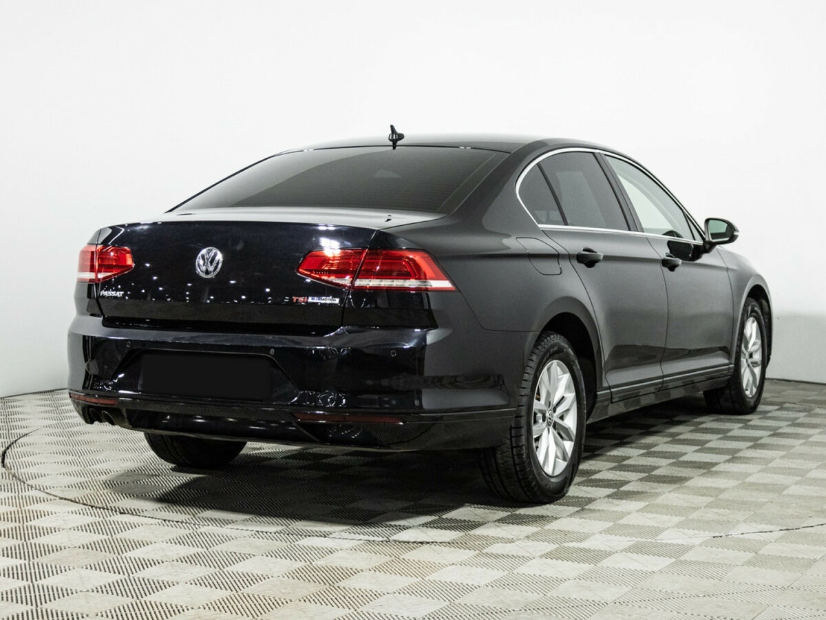 Volkswagen Passat 2017 года с пробегом. Фото: #3