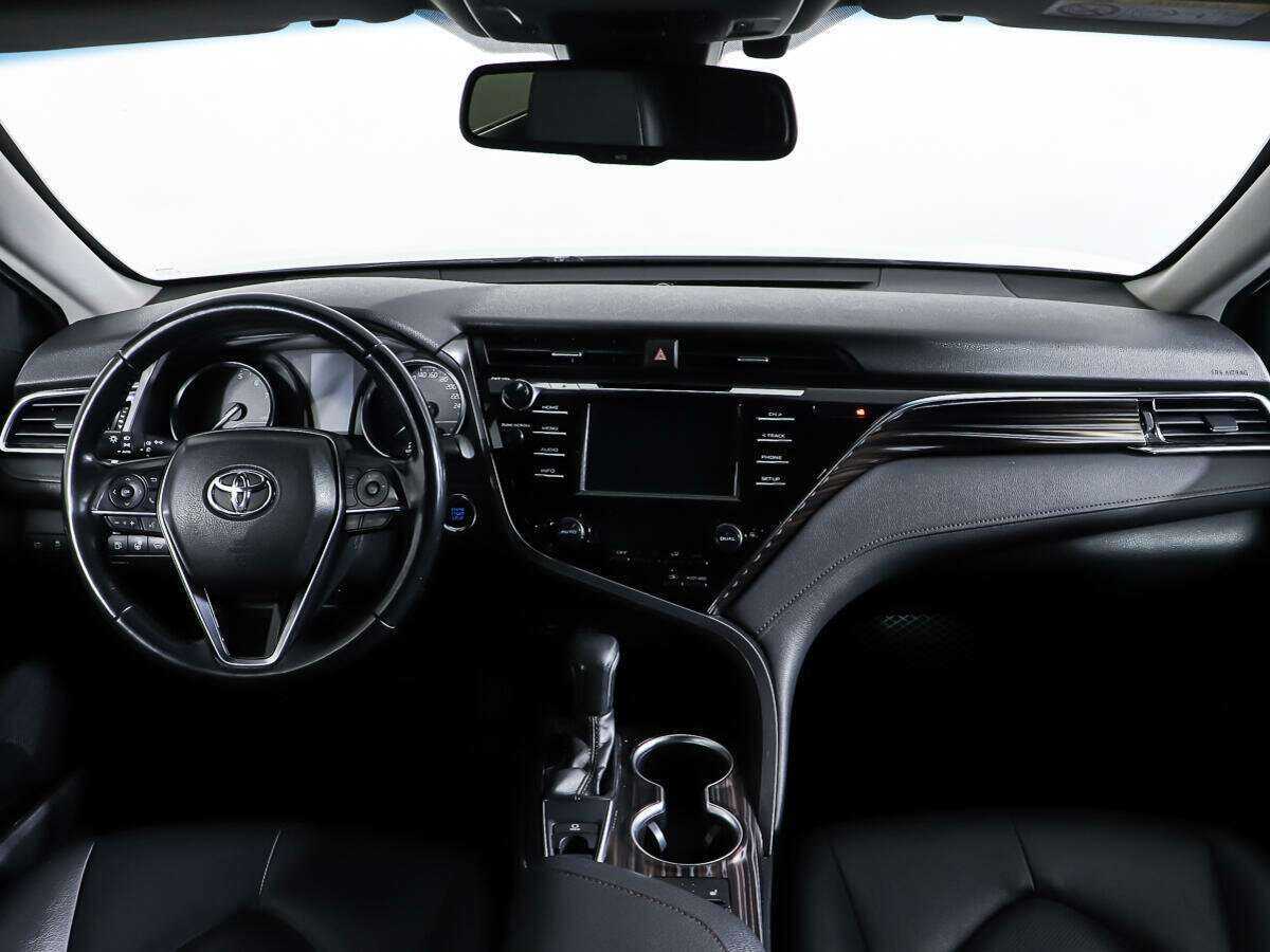 Toyota Camry 2018 года с пробегом. Фото: #10