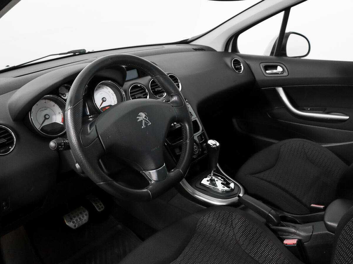Peugeot 308 2012 года с пробегом. Фото: #8