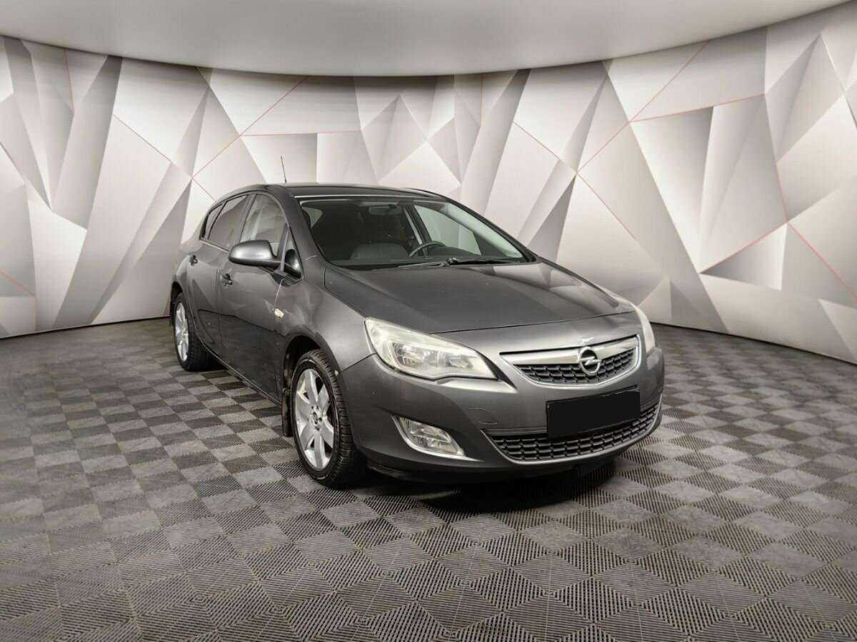 Opel Astra 2012 года с пробегом. Фото: #2