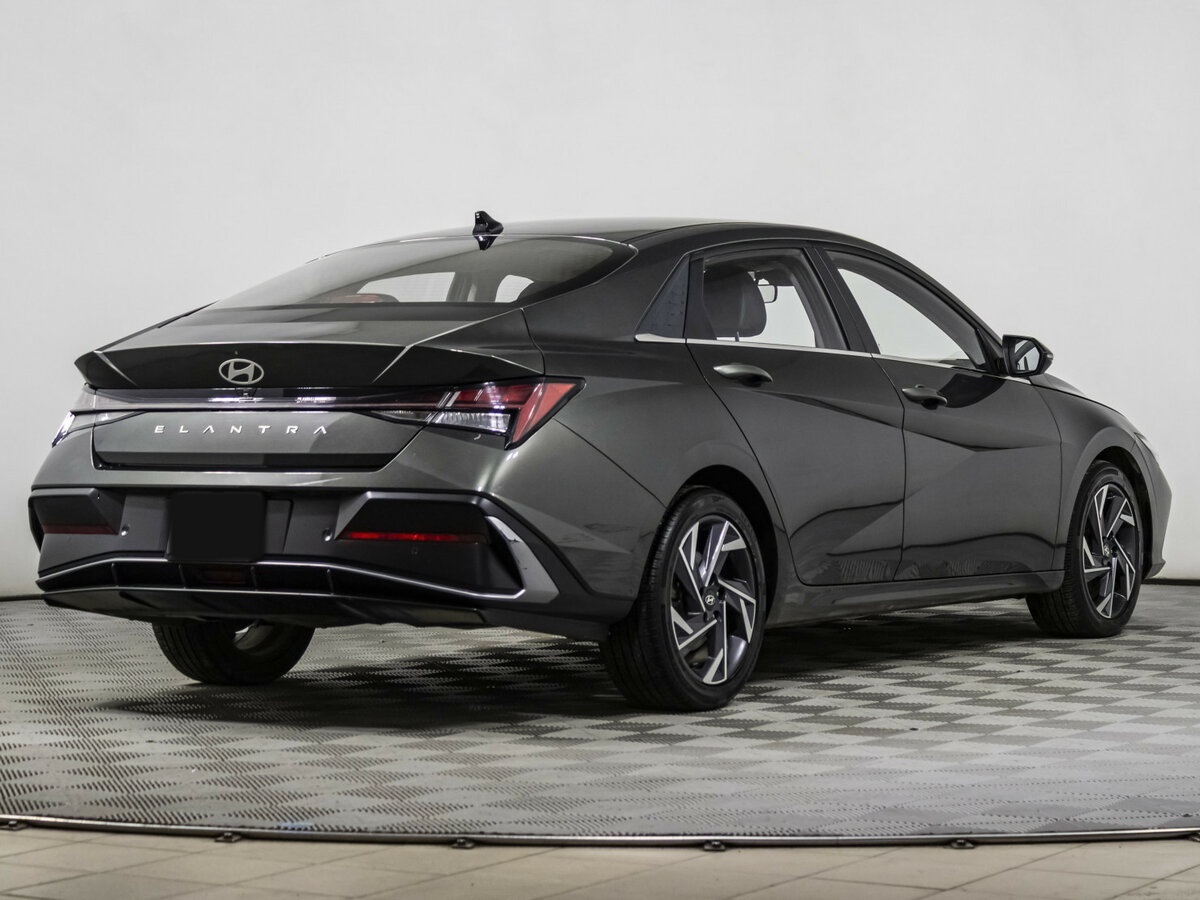 Hyundai Elantra 2023 года с пробегом. Фото: #3