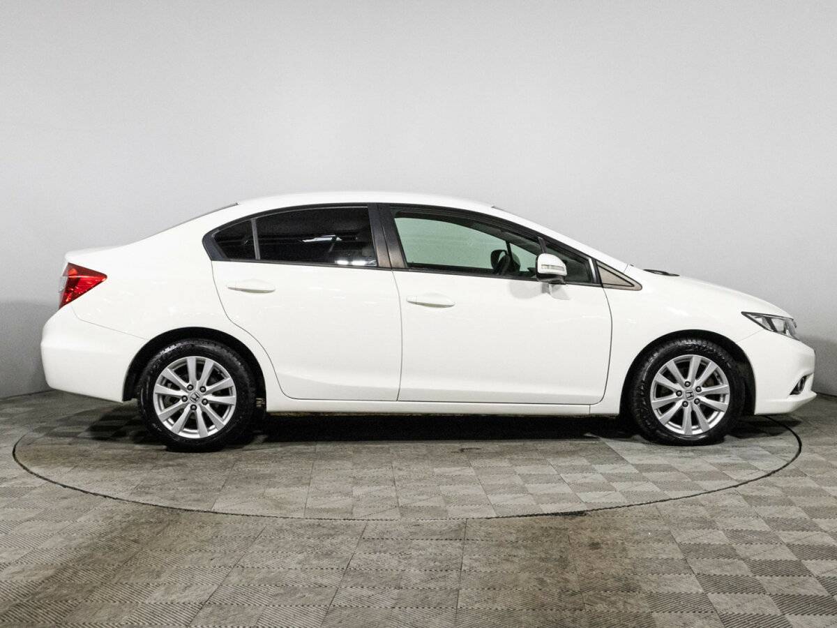 Honda Civic 2012 года с пробегом. Фото: #3