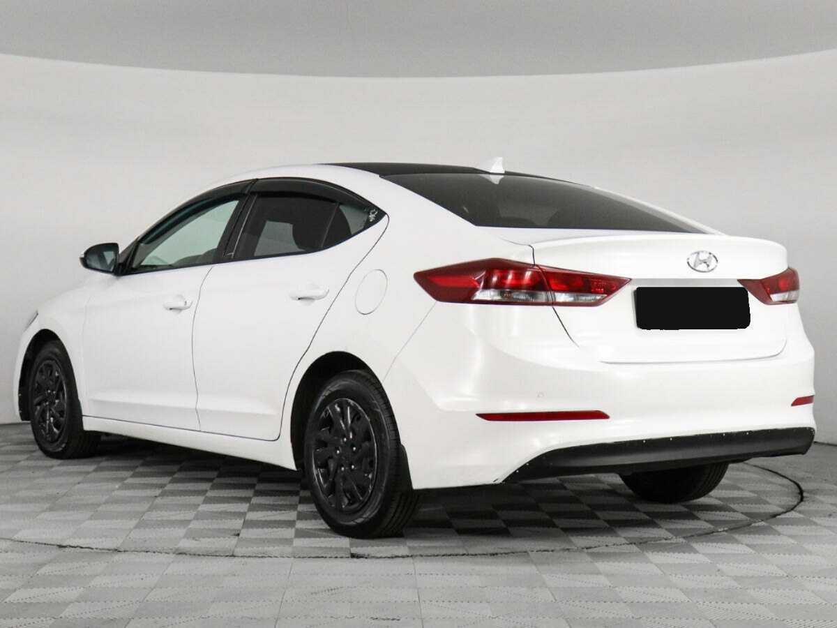 Hyundai Elantra 2018 года с пробегом. Фото: #2