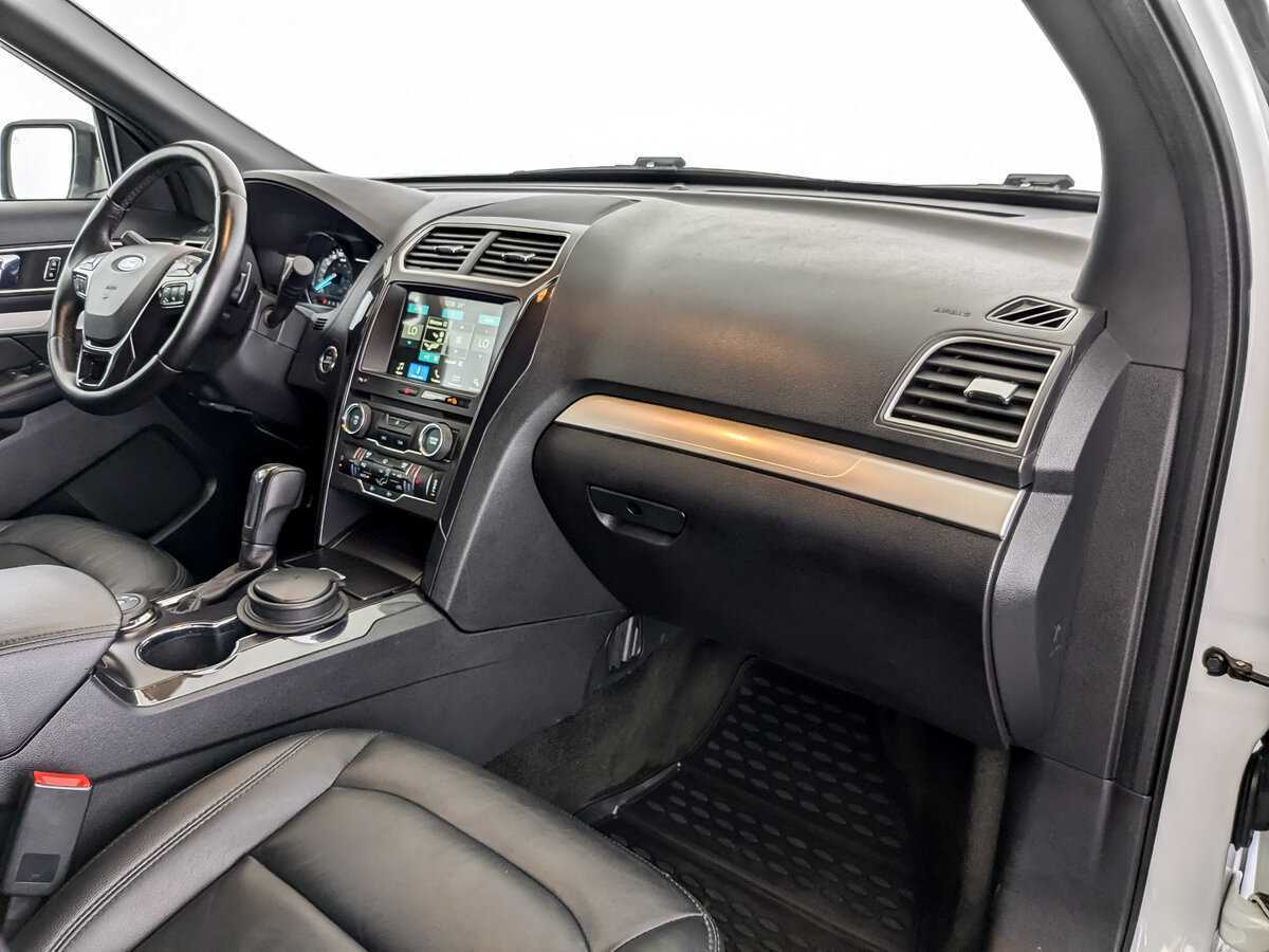 Ford Explorer 2017 года с пробегом. Фото: #8