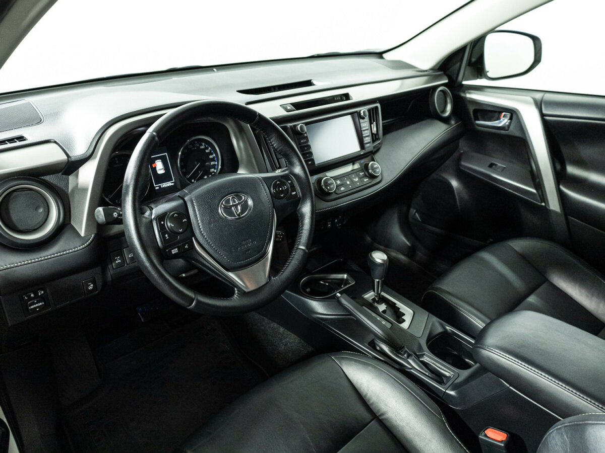 Toyota RAV4 2017 года с пробегом. Фото: #8