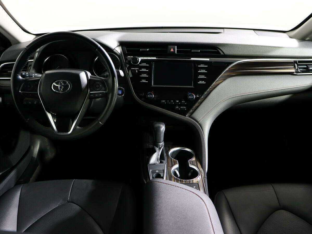 Toyota Camry 2018 года с пробегом. Фото: #11