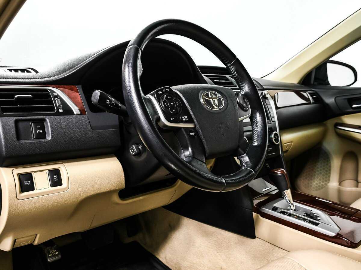 Toyota Camry 2013 года с пробегом. Фото: #12