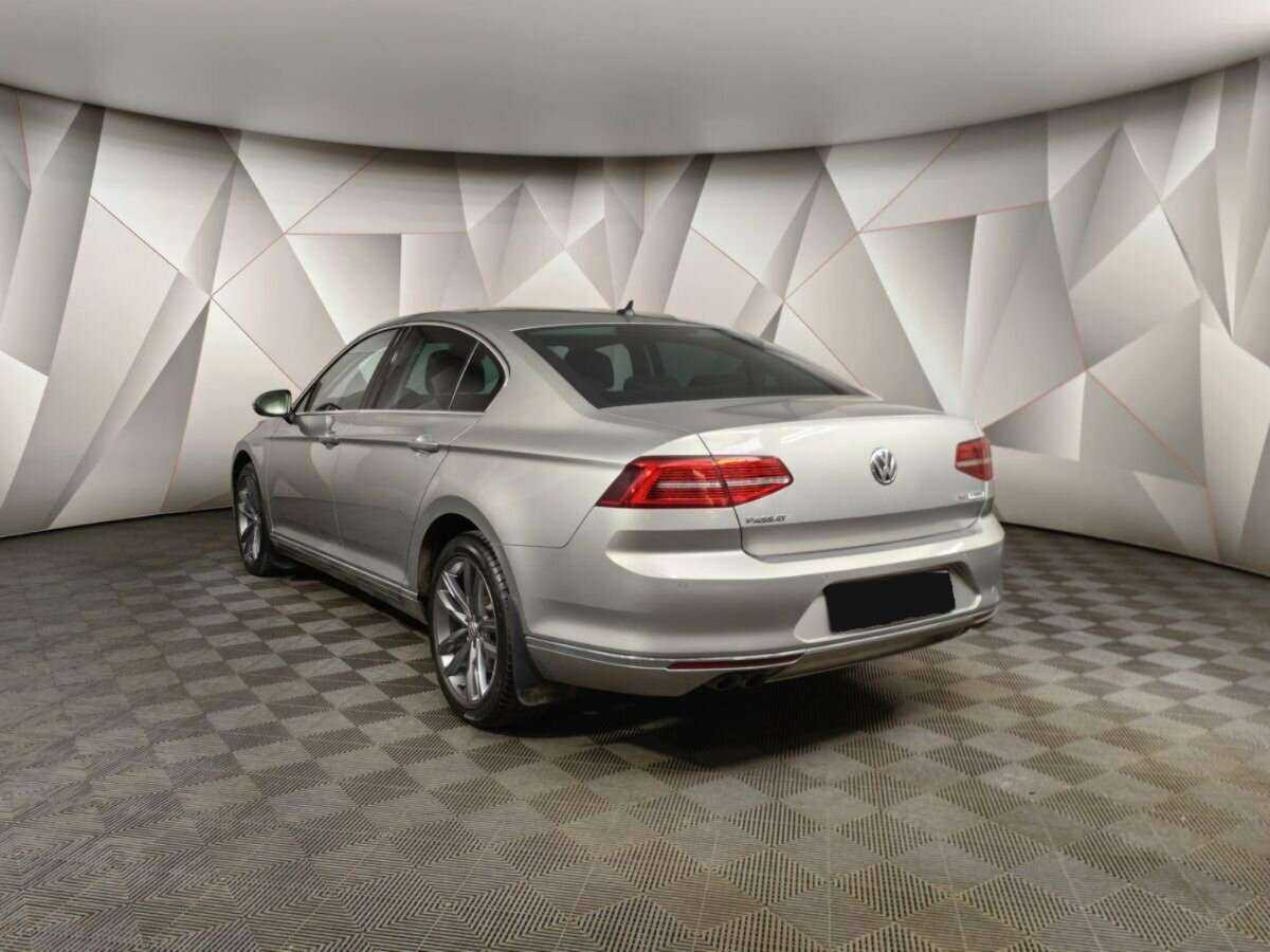 Volkswagen Passat 2017 года с пробегом. Фото: #3