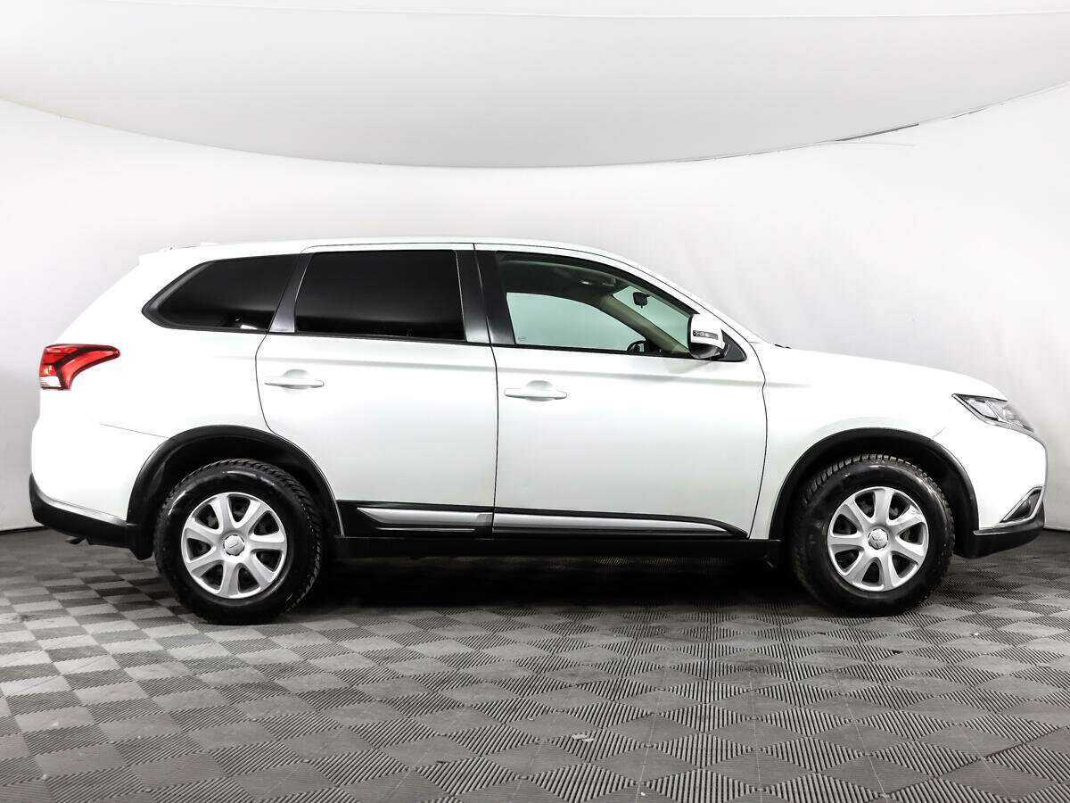 Mitsubishi Outlander 2018 года с пробегом. Фото: #3