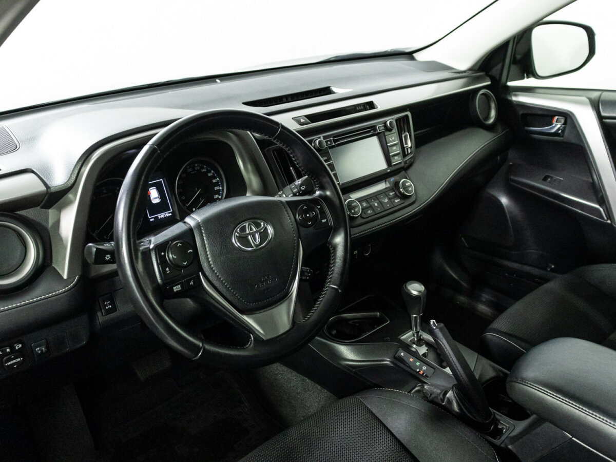 Toyota RAV4 2015 года с пробегом. Фото: #9