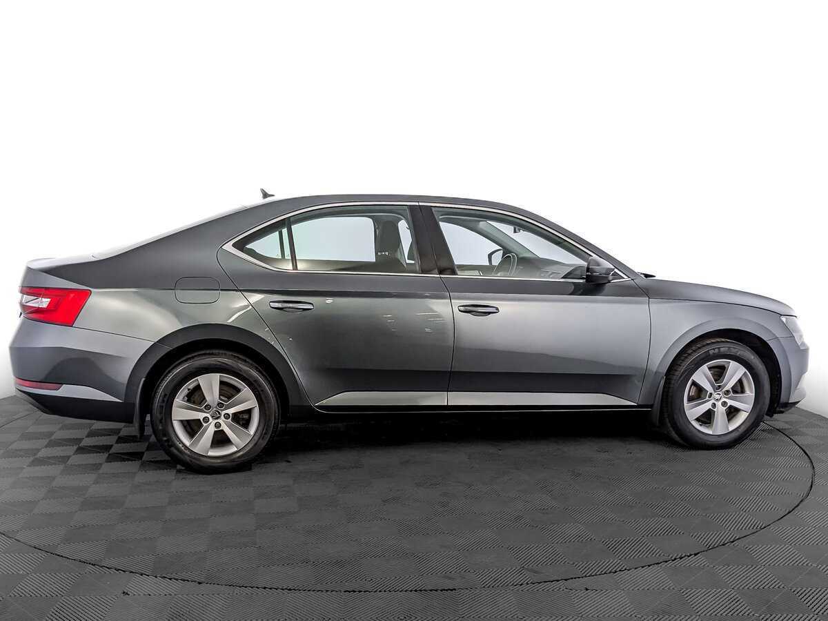 Skoda Superb 2019 года с пробегом. Фото: #3