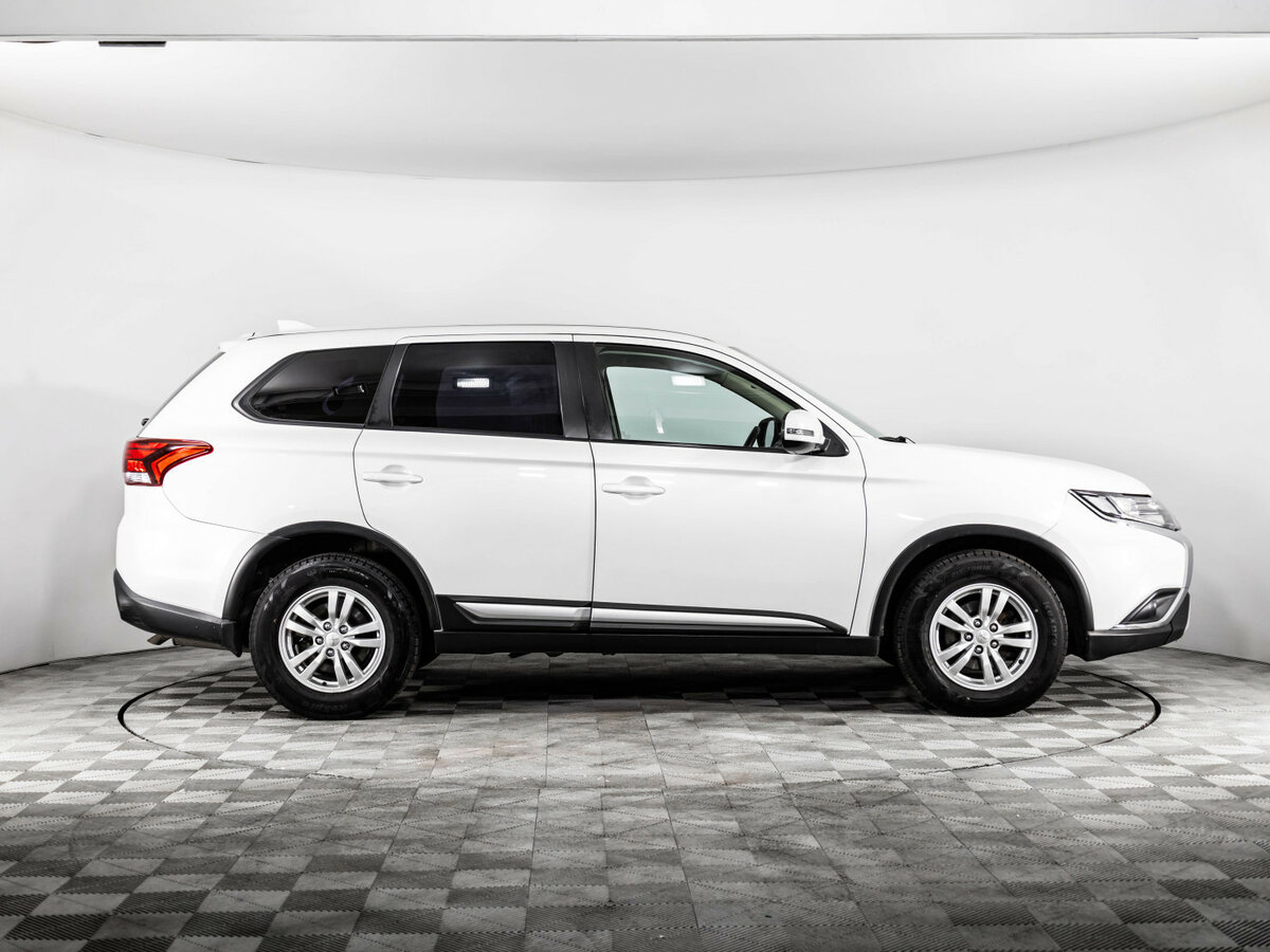 Mitsubishi Outlander 2018 года с пробегом. Фото: #3