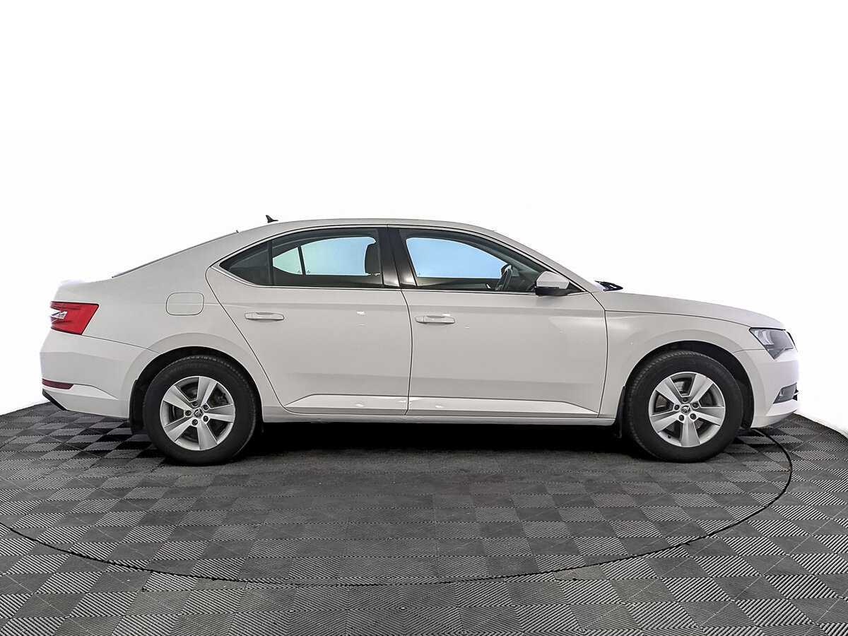 Skoda Superb 2017 года с пробегом. Фото: #3