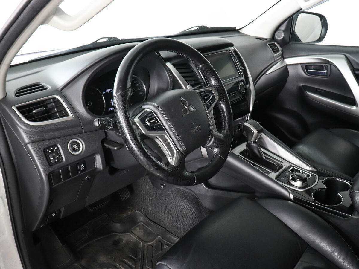 Mitsubishi Pajero Sport 2018 года с пробегом. Фото: #8
