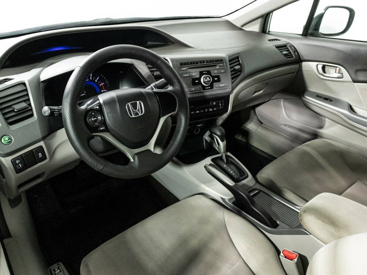 Honda Civic 2012 года с пробегом. Фото: #10